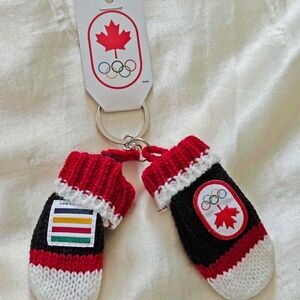 OLYMPICS OFFICIAL KEY CHAIN, ADORABLE MINIATURE MITTENS, ADULT DESIGN, 2012 CDN